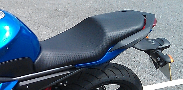 the thin sculptured seat on the yamaha diversion XJ6